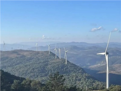 春光鍍電千峰翠，陽(yáng)光智造萬(wàn)象新